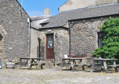 outdoor sitting area Grassington Bunk Barn